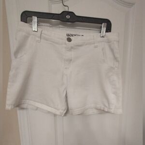 Hydrant White Jean Shorts